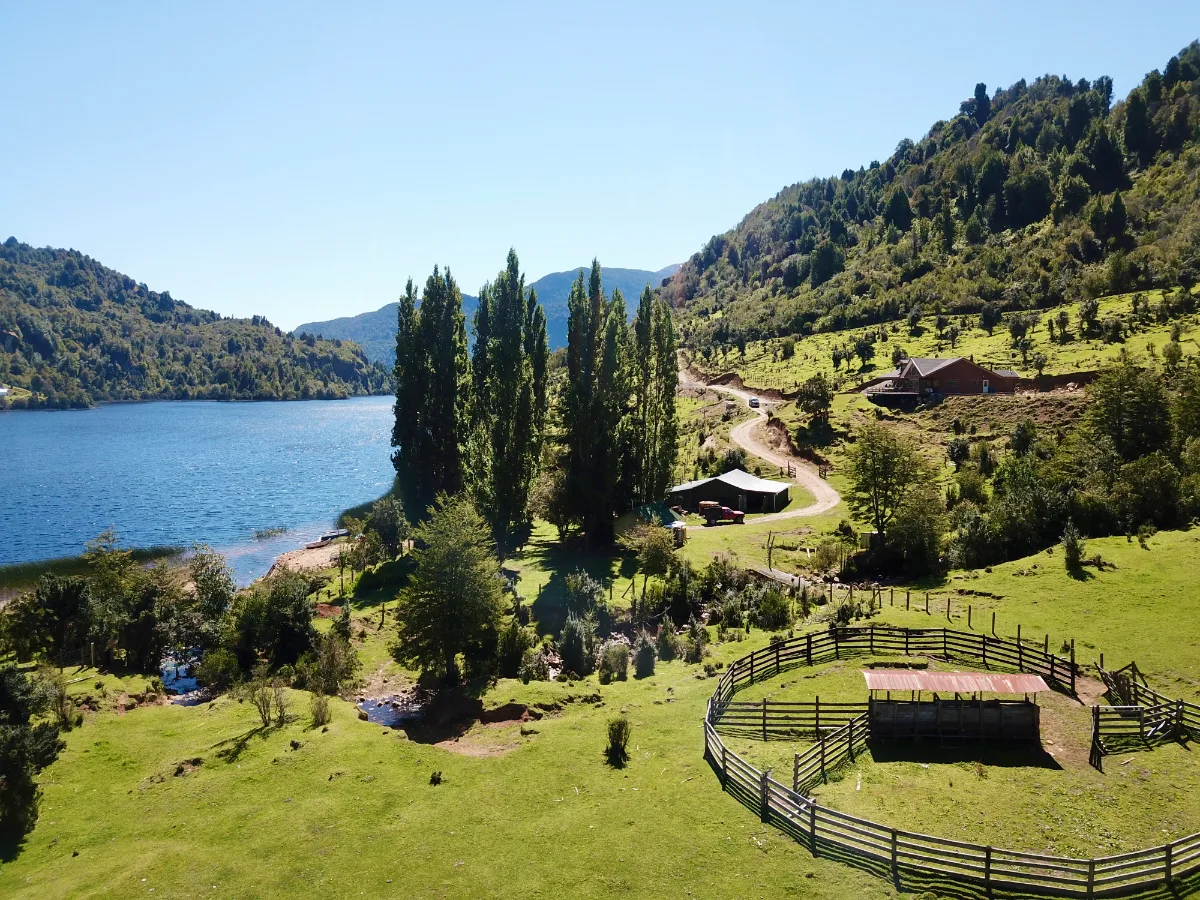 Parcela 1 de 5.000 m² con orilla del Lago Portales, Aysén, foto 2